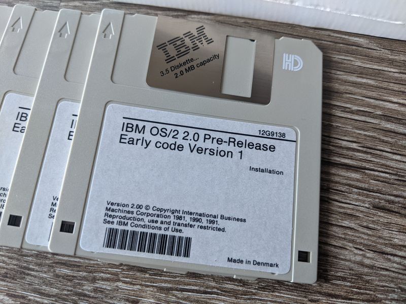 Файл:Os2 2.00 pre-release1 floppy.jpg