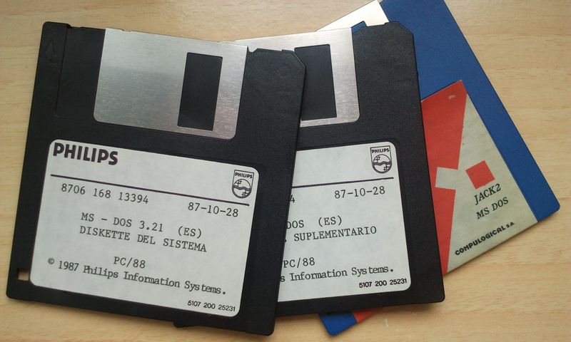 Файл:Msdos321 philips spanish floppy.jpg